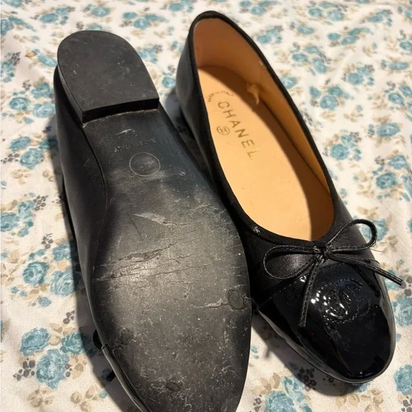 Chanel Black Patent Cap-Toe Ballet Flats – Resale Find - Picture 3 of 4
